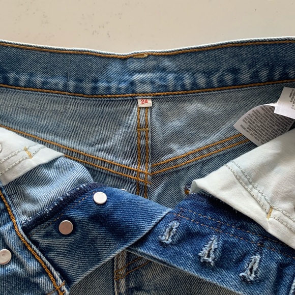 SOLD* Vintage Levi’s shorts (distressed) - Size 24 - Picture 8 of 9